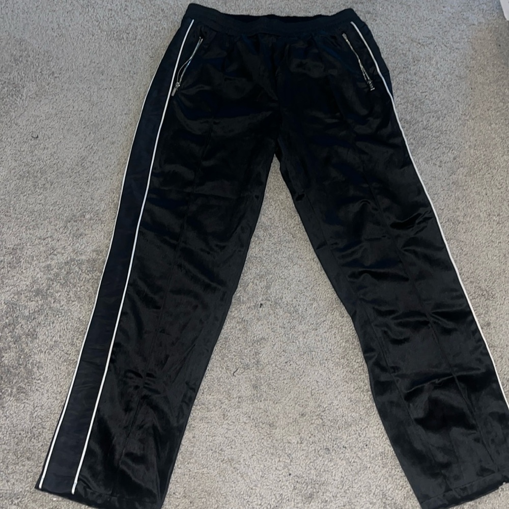 Mens drawstring track pants. New never worn. 4 pockets, front w/zippers 36x30